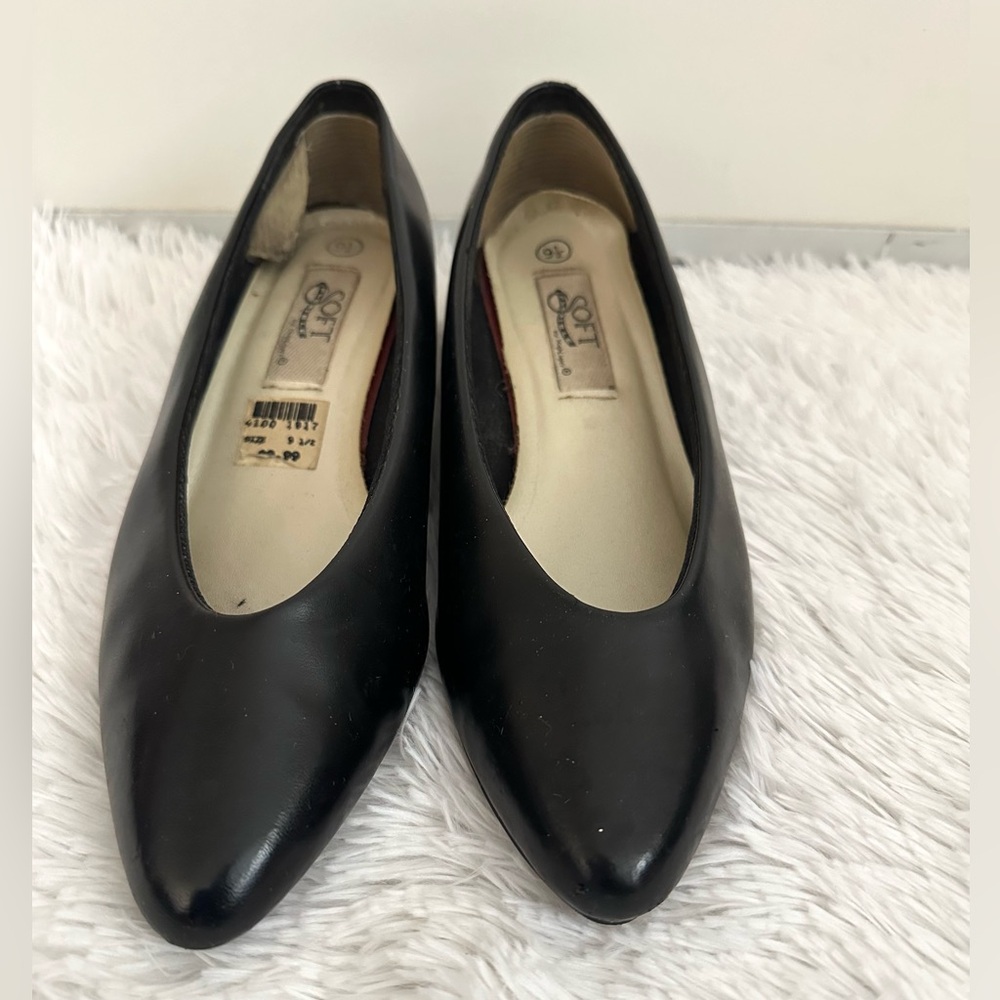 Classic Black Women's Flats w/Pointed Toe